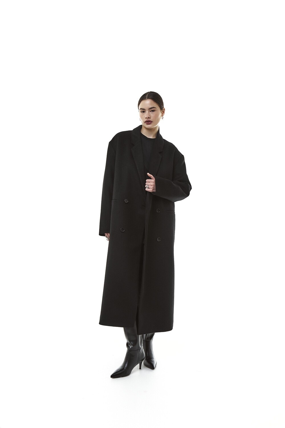 Black insulated coat with leaf
