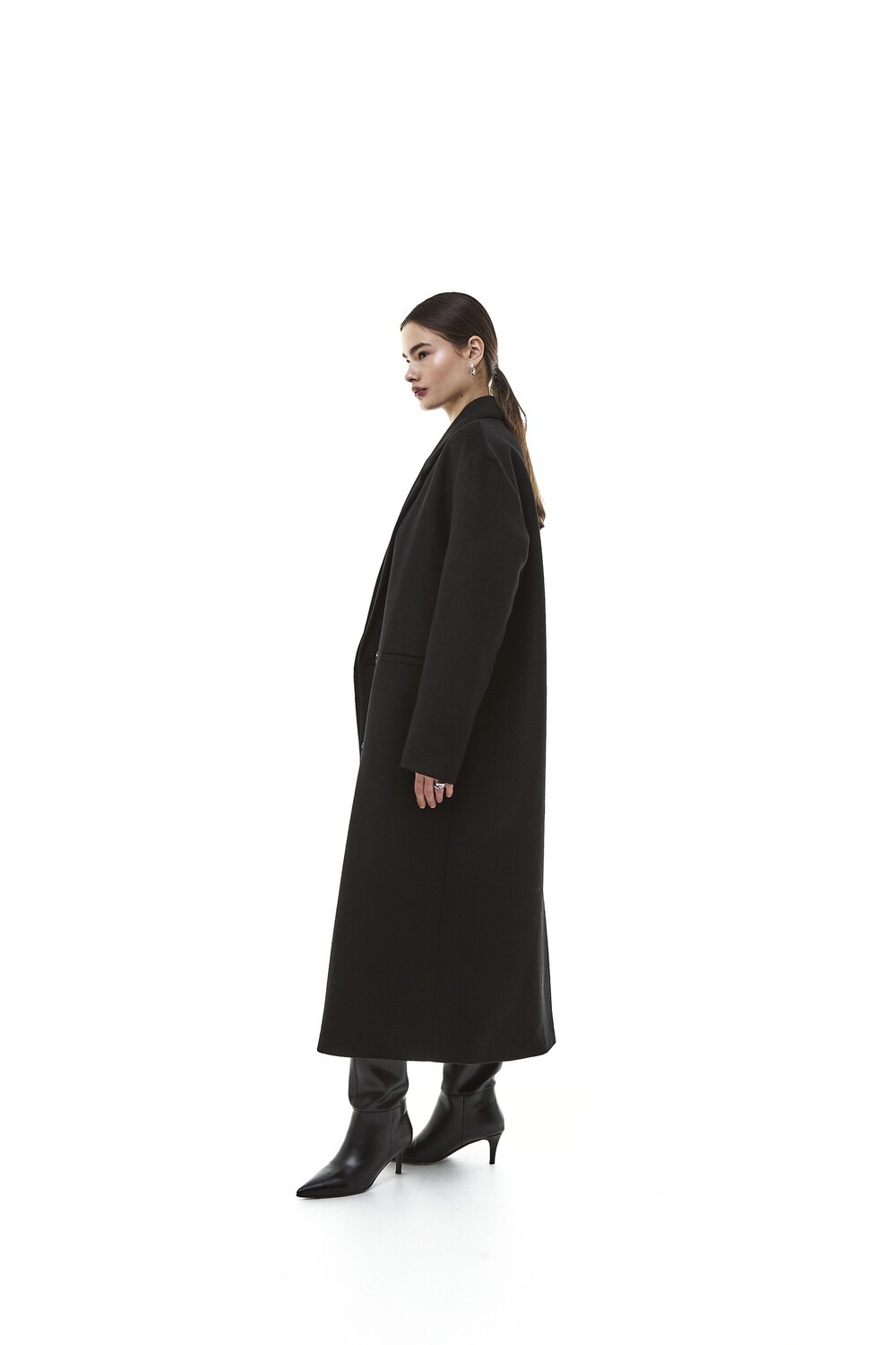 Black insulated coat with leaf