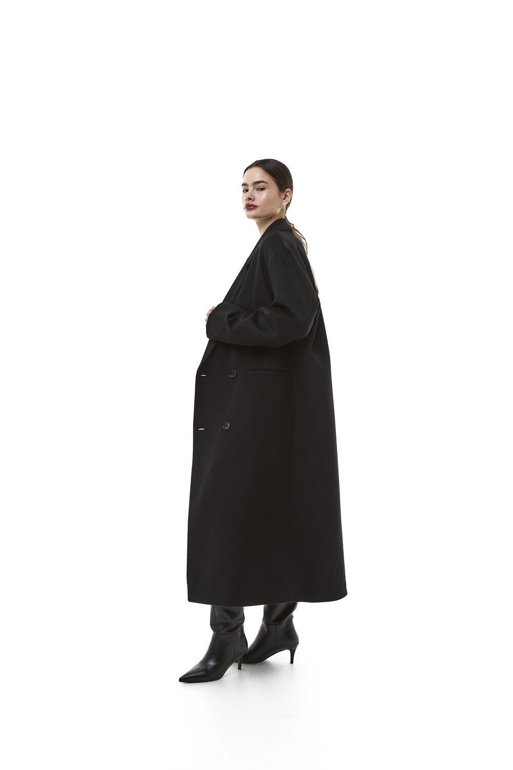 Black insulated coat with leaf