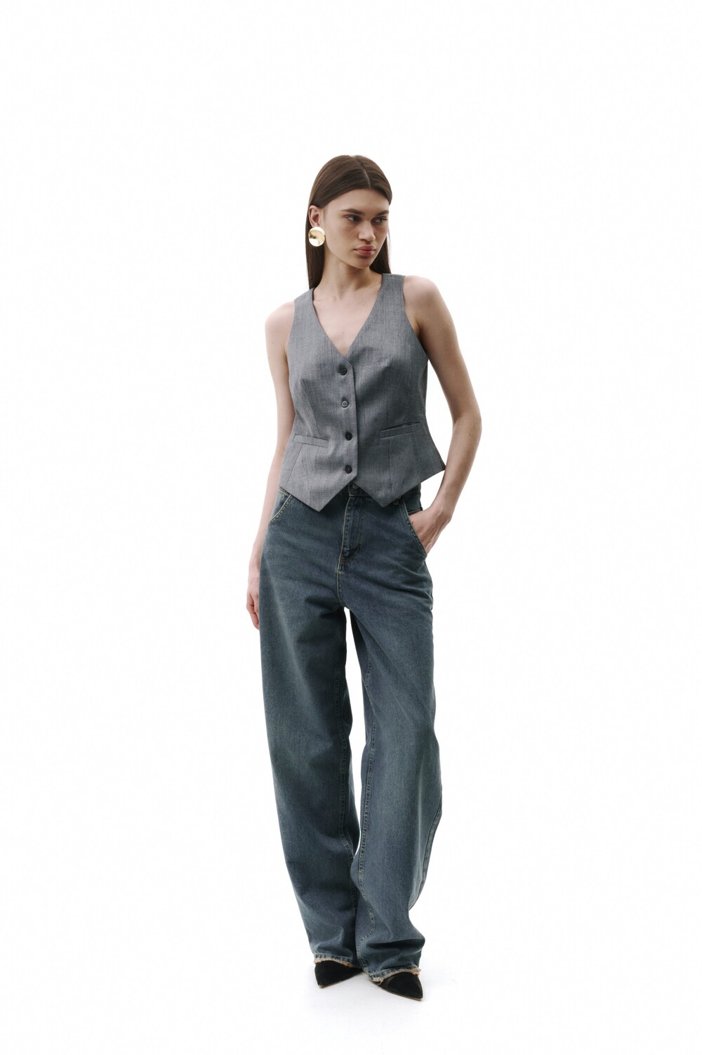 Relaxed jeans with a distressed effect