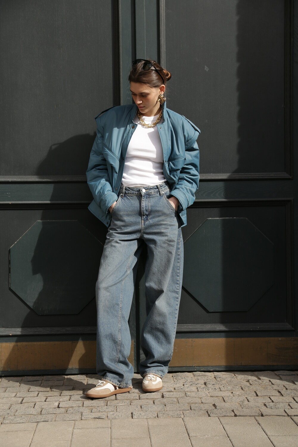 Relaxed jeans with a distressed effect