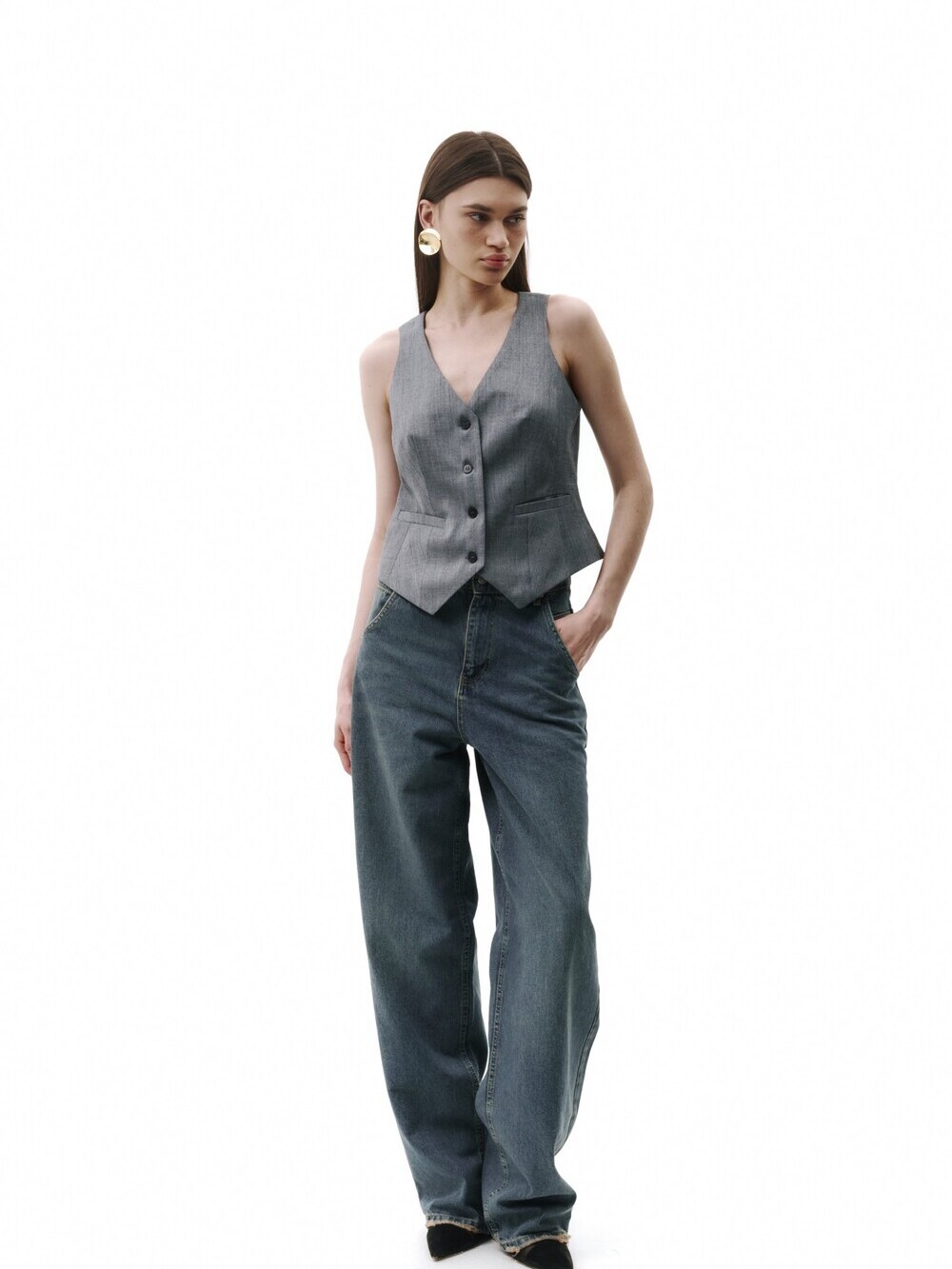 Relaxed jeans with a distressed effect