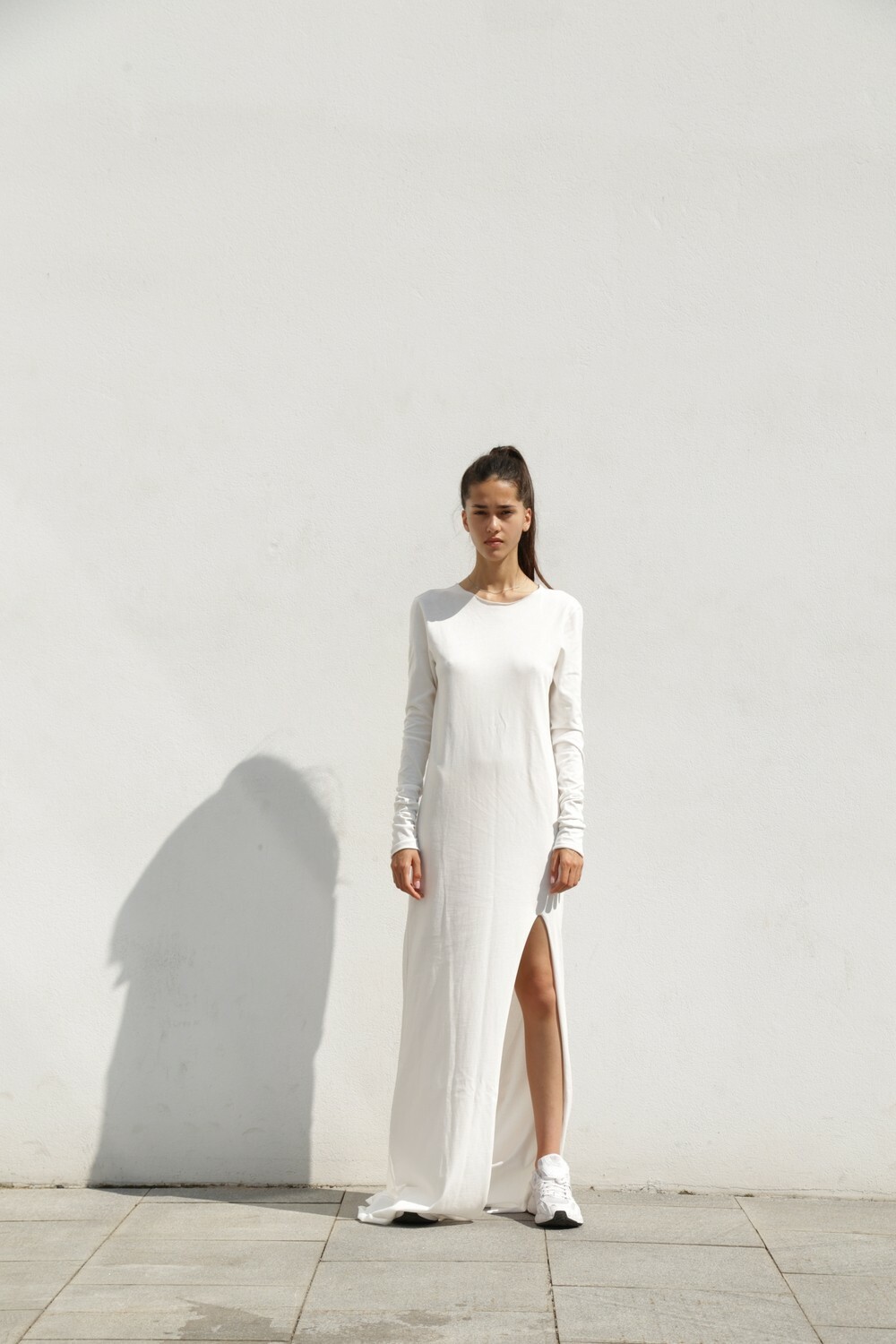 Dress with open back in white color